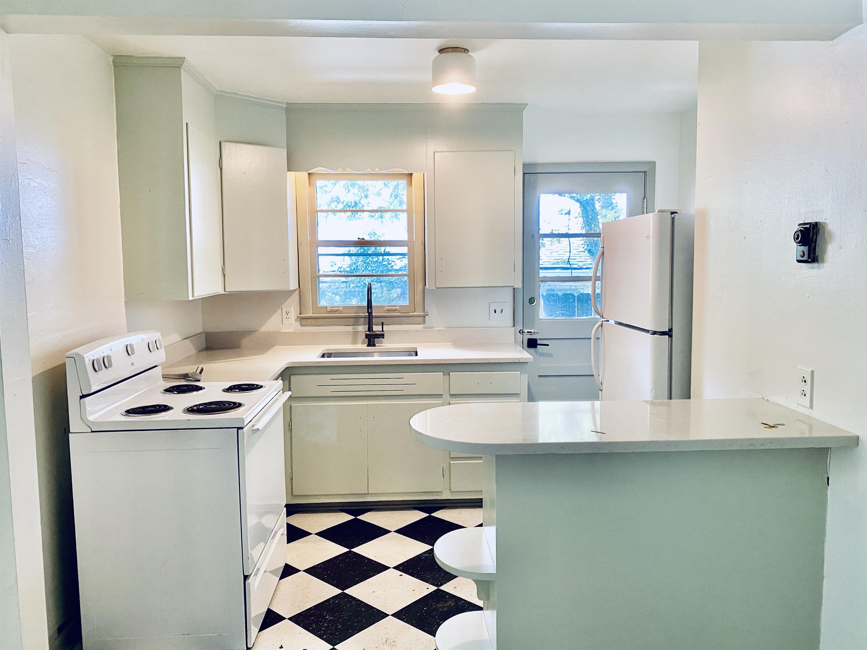 3204 Blair Boulevard